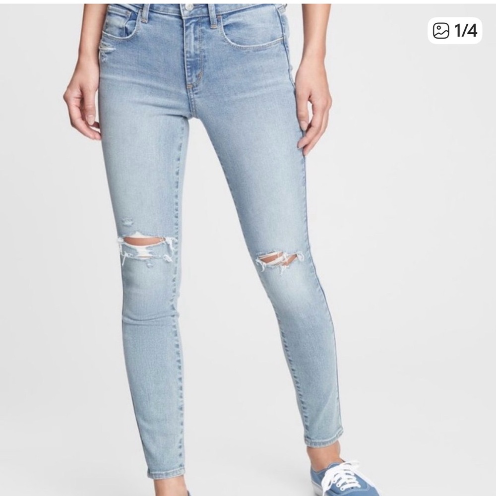 GAP Favorite Jeans Light Oasis Wash Size 2 Petite